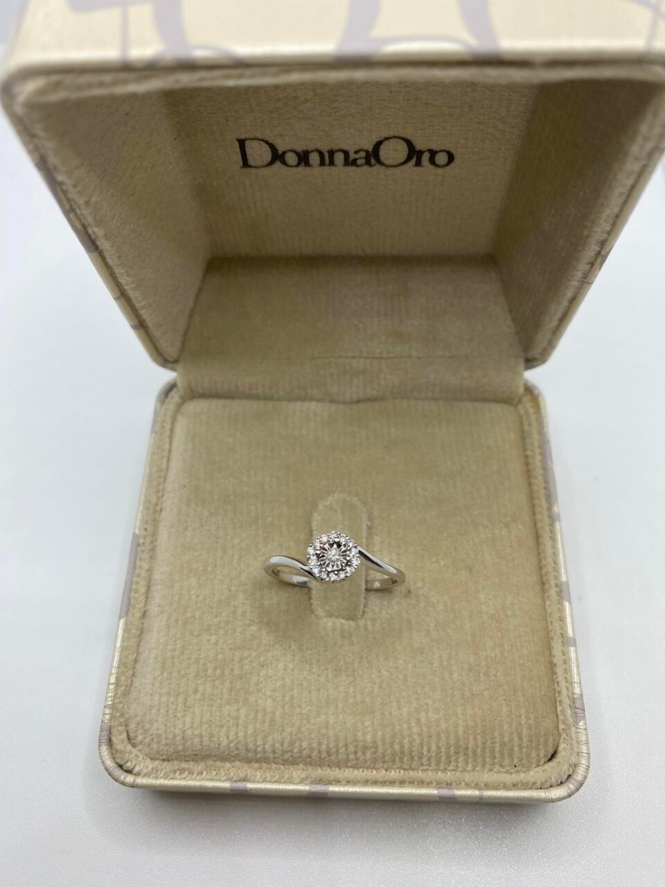 Anello Solitario Donna Oro 18KT con Diamante Ct 0.11