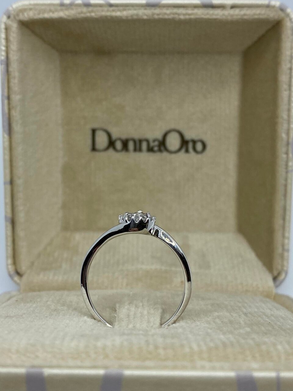 Anello Solitario Donna Oro 18KT con Diamante Ct 0.11
