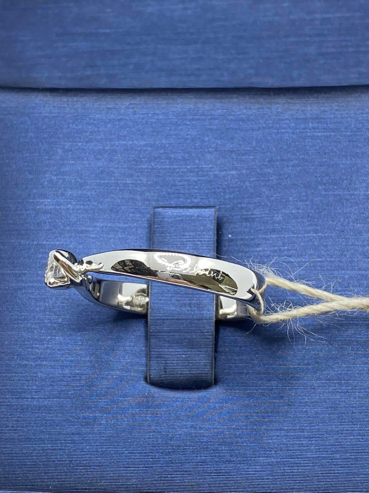 Anello Salvini Solitario in Oro 18KT e Diamante Ct. 0.18