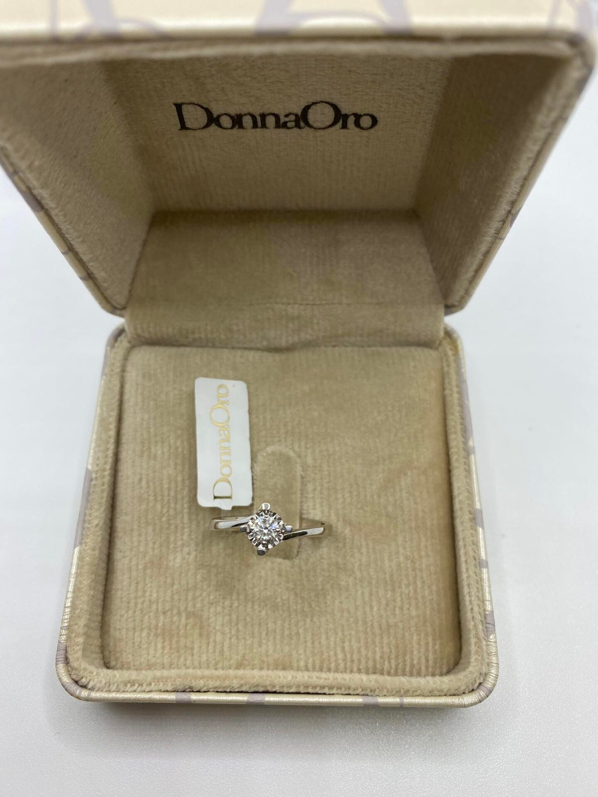 Anello Solitario Donna Oro 18KT con Diamante Ct. 0.20
