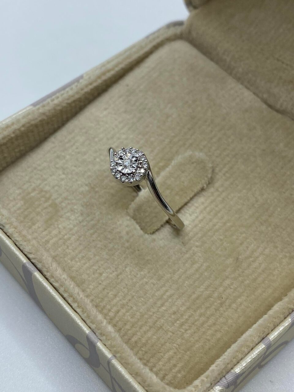 Anello Solitario Donna Oro 18KT con Diamante Ct 0.11