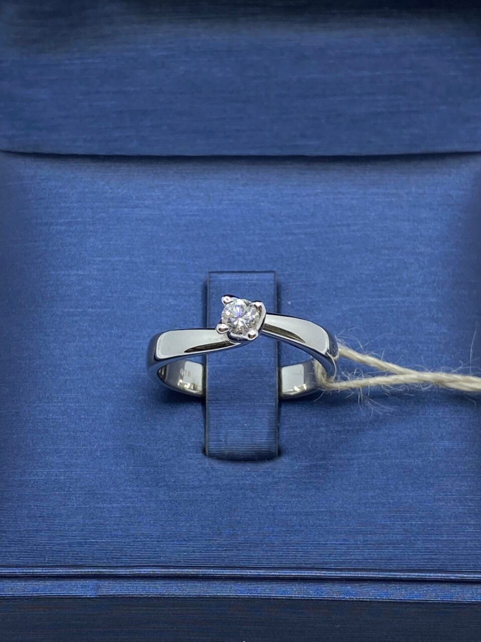 Anello Salvini Solitario in Oro 18KT e Diamante Ct. 0.18