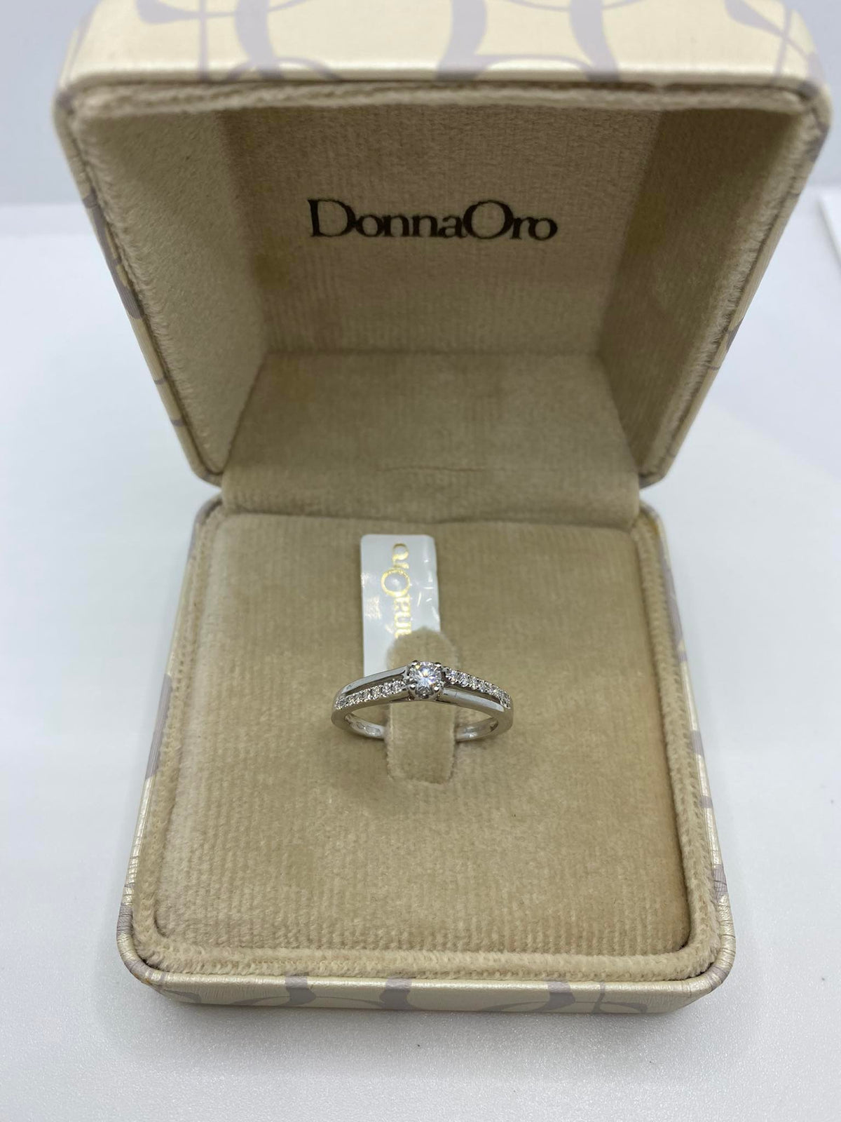 Anello Solitario Donna Oro 18KT con Diamante Ct. 0.24