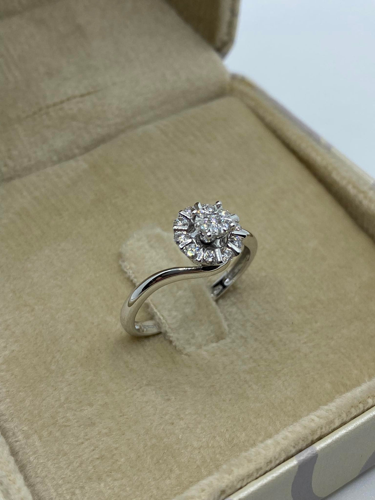 Anello Solitario Donna Oro 18KT con Diamante Ct. 0.27