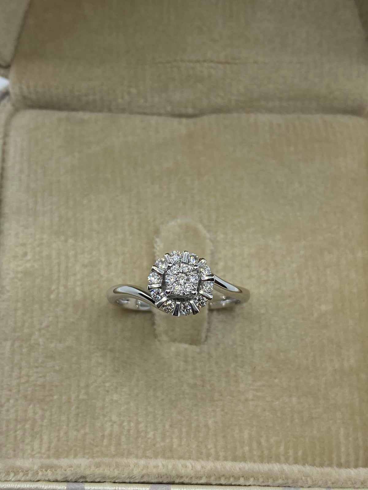 Anello Solitario Donna Oro 18KT con Diamante Ct. 0.27