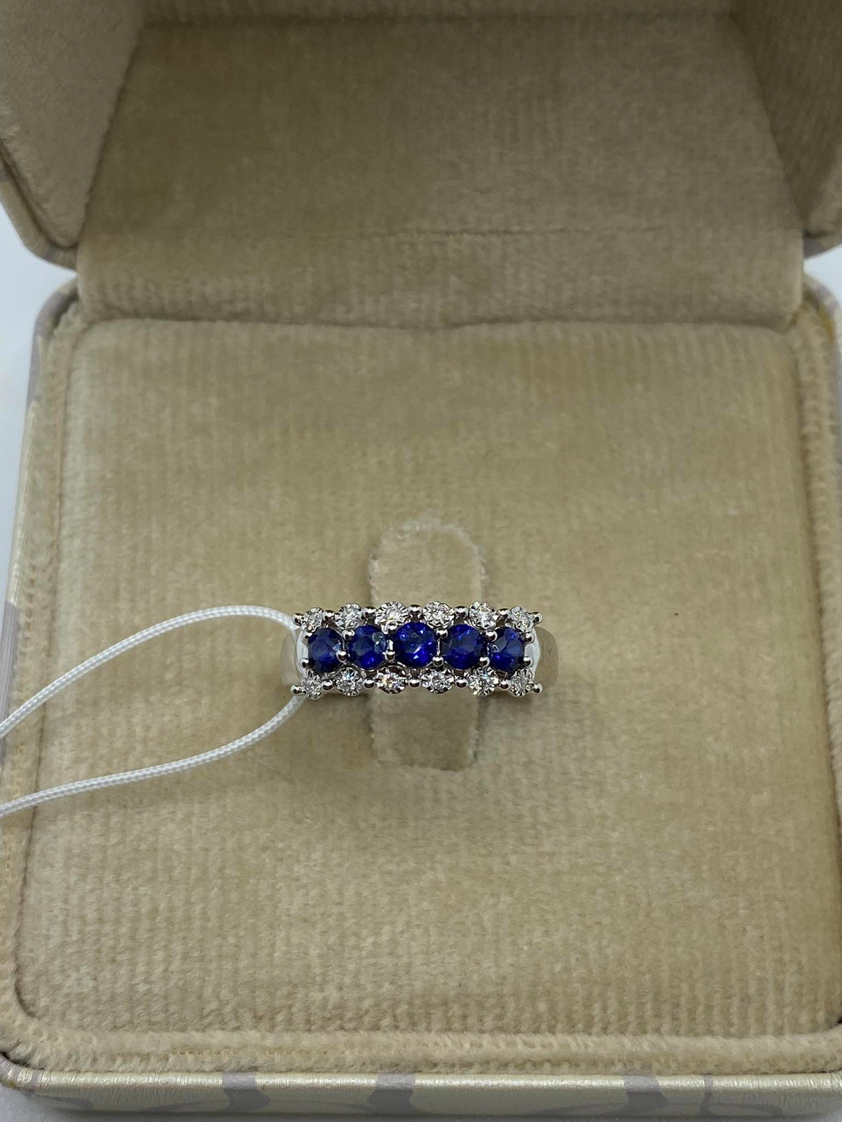 Anello Veretta Donna Oro 18KT con Zaffiri Ct. 0.50 e Diamanti