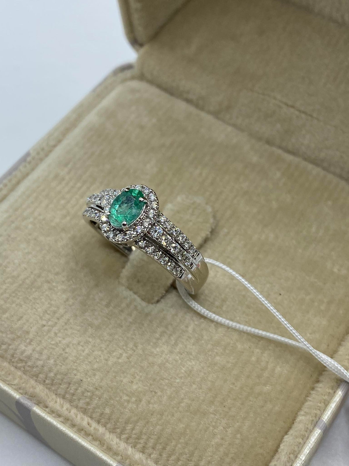 Anello Donna Oro 18KT Con Smeraldo e Diamanti Ct. 0.40