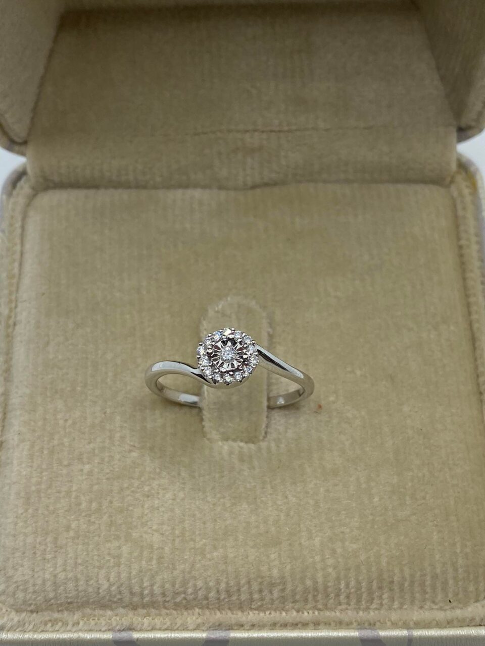 Anello Solitario Donna Oro 18KT con Diamante Ct 0.11