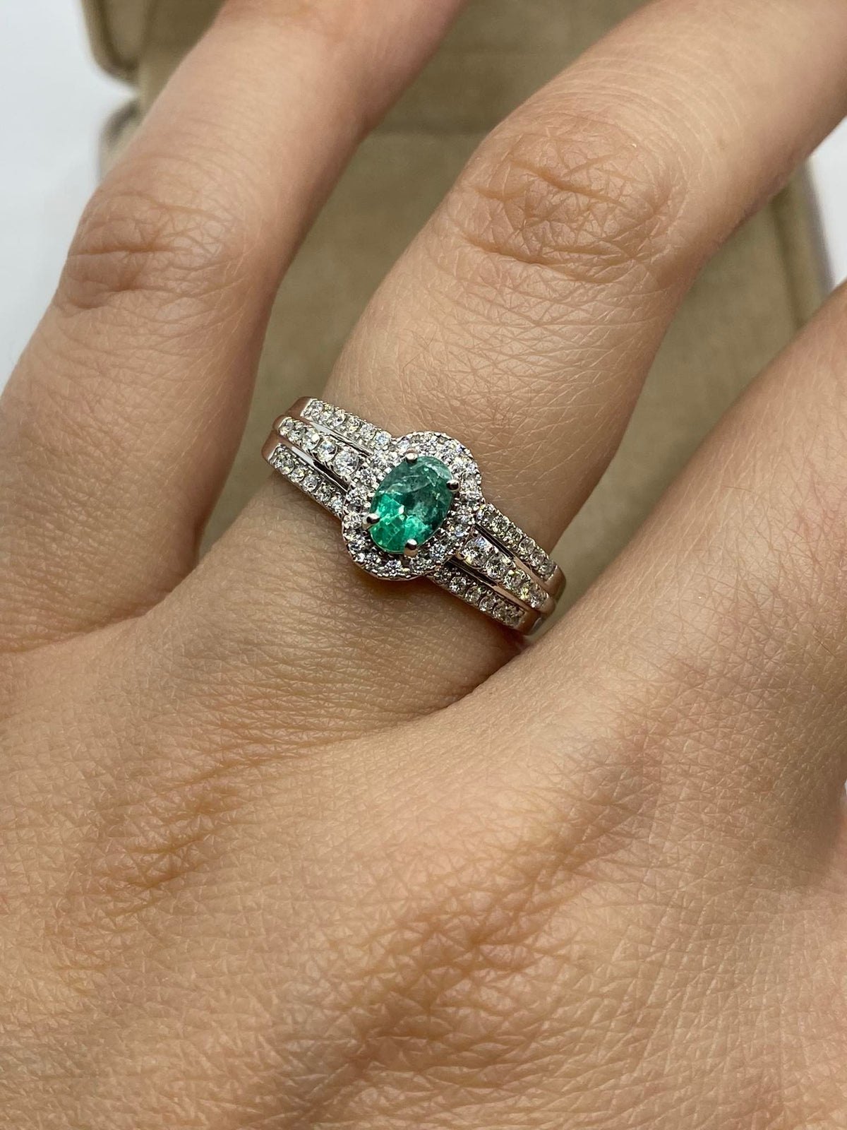 Anello Donna Oro 18KT Con Smeraldo e Diamanti Ct. 0.40