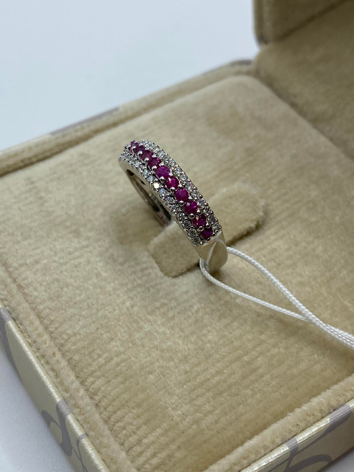 Anello Veretta Donna Oro 18KT con Rubini Ct. 0.28 e Diamanti