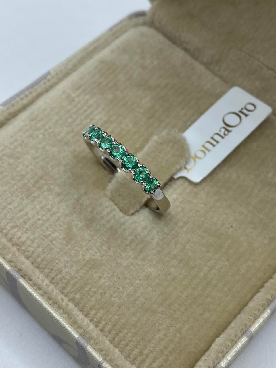 Anello Veretta 7 Pietre Donna Oro 18KT con Smeraldi Ct. 0.50