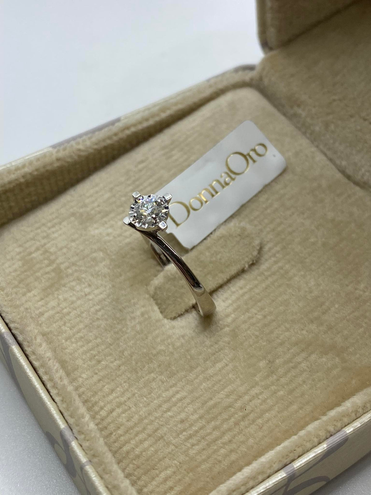 Anello Solitario Donna Oro 18KT con Diamante Ct. 0.20