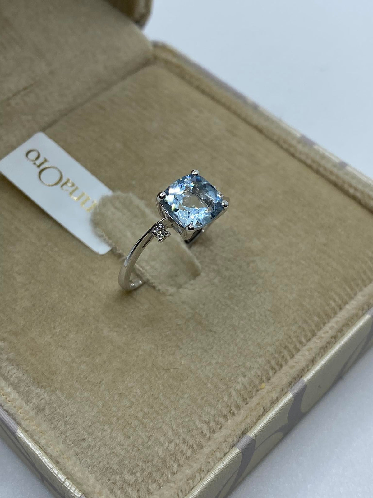 Anello Donna Oro 18KT con Acquamarina e Diamanti
