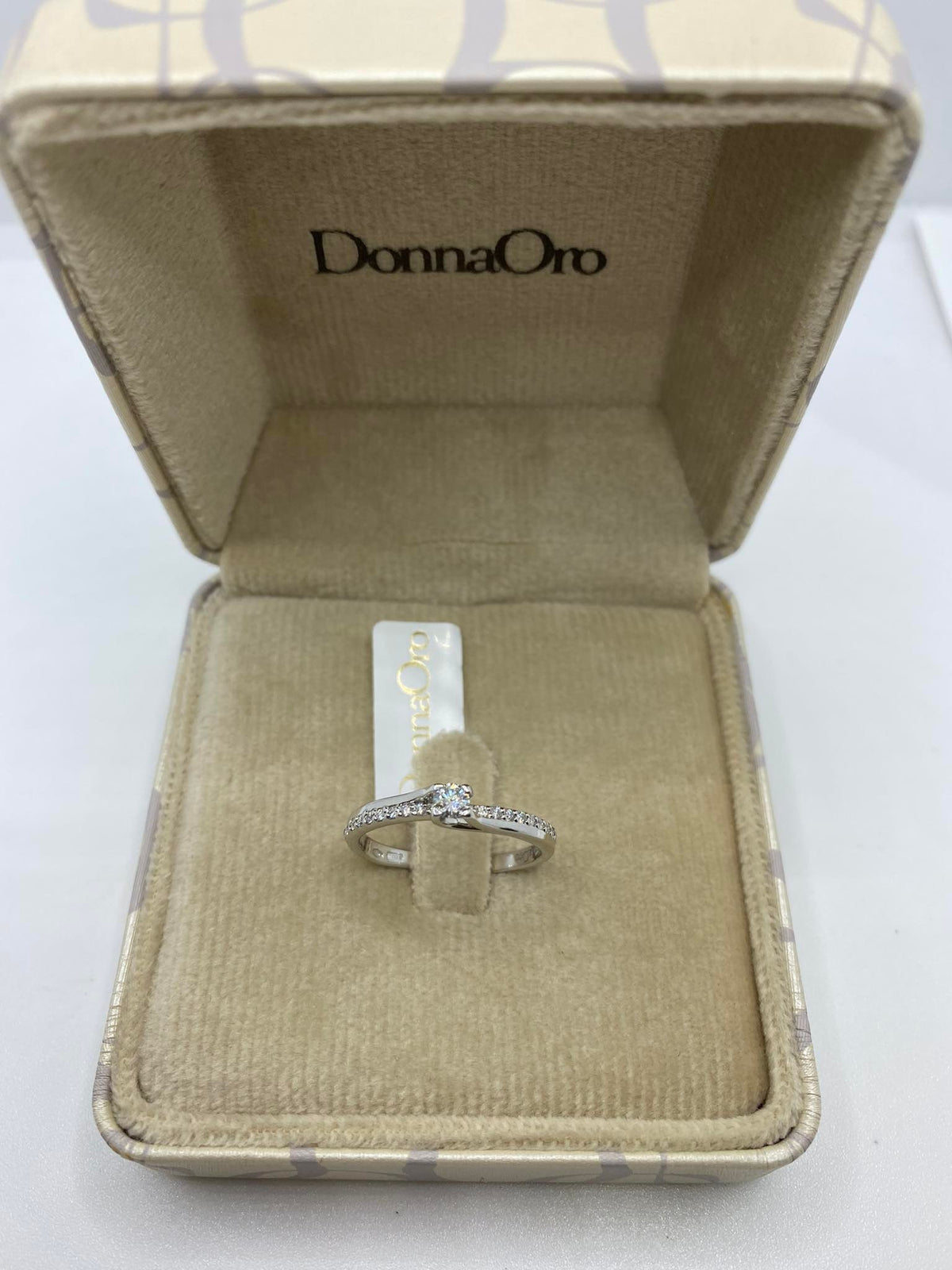 Anello Solitario Donna Oro 18KT con Diamanti Ct. 0.24
