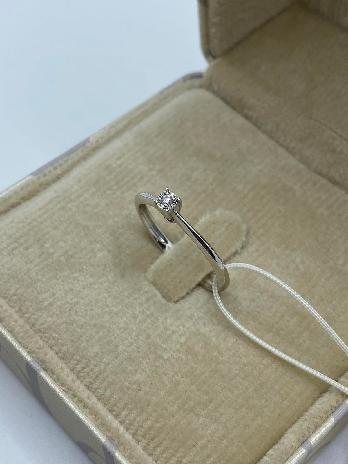 Anello Solitario Donna Oro 18KT con Diamante Ct. 0.02