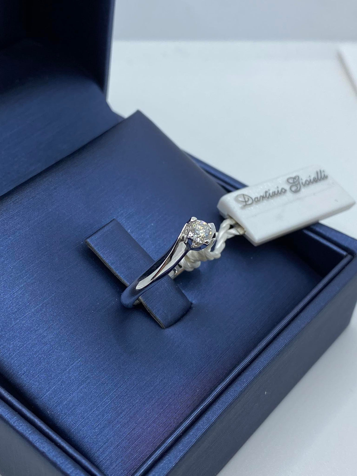 Anello Solitario in Oro 18KT 18KT e Diamante Ct. 0.25 G-VS