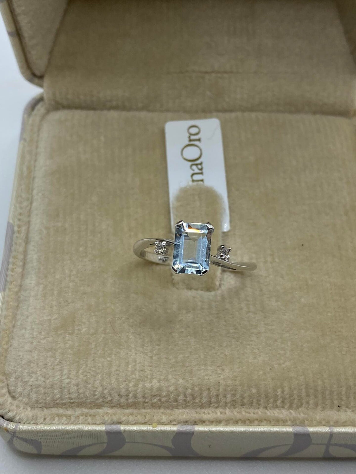 Anello DonnaOro con Acquamarina e Diamanti