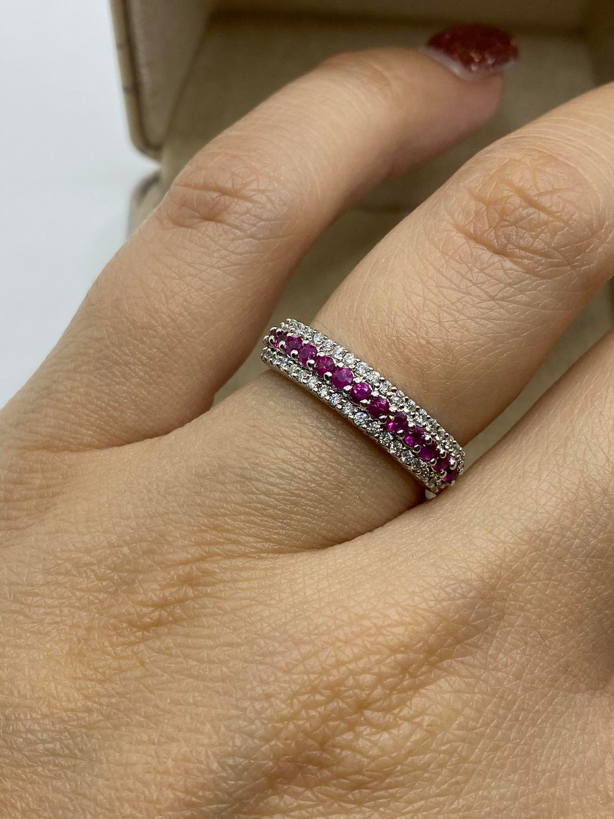 Anello Veretta Donna Oro 18KT con Rubini Ct. 0.28 e Diamanti