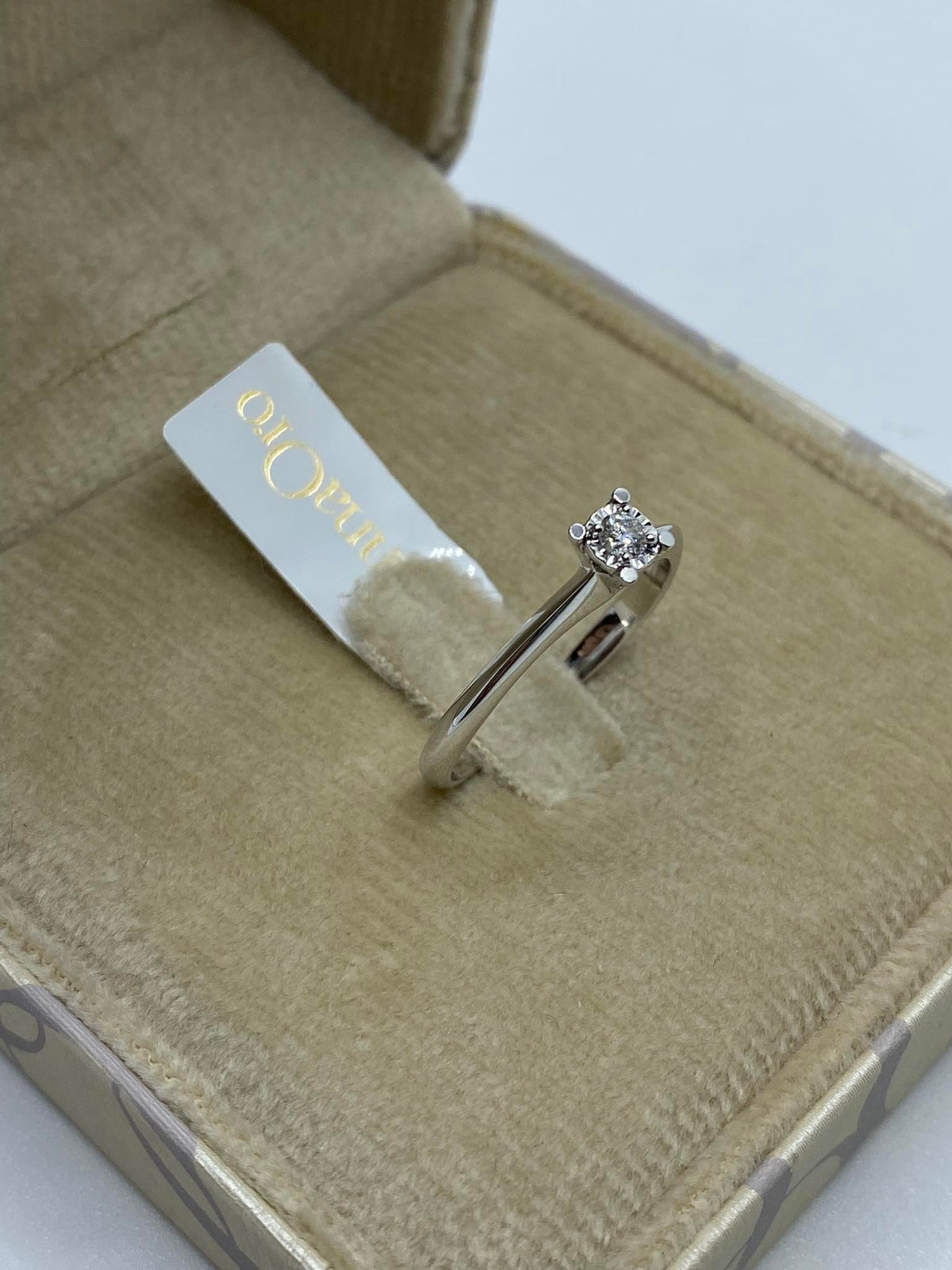 Anello Solitario Donna Oro 18KT con Diamante Ct. 0.07
