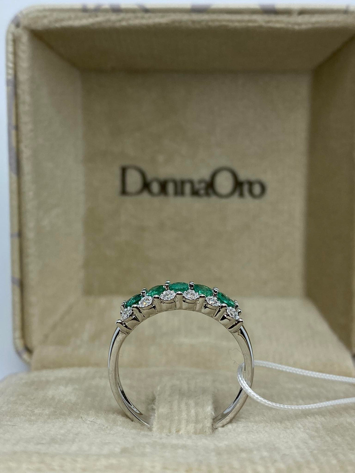 Anello Veretta Donna Oro 18KT con Smeraldi Ct. 0.45 e Diamanti