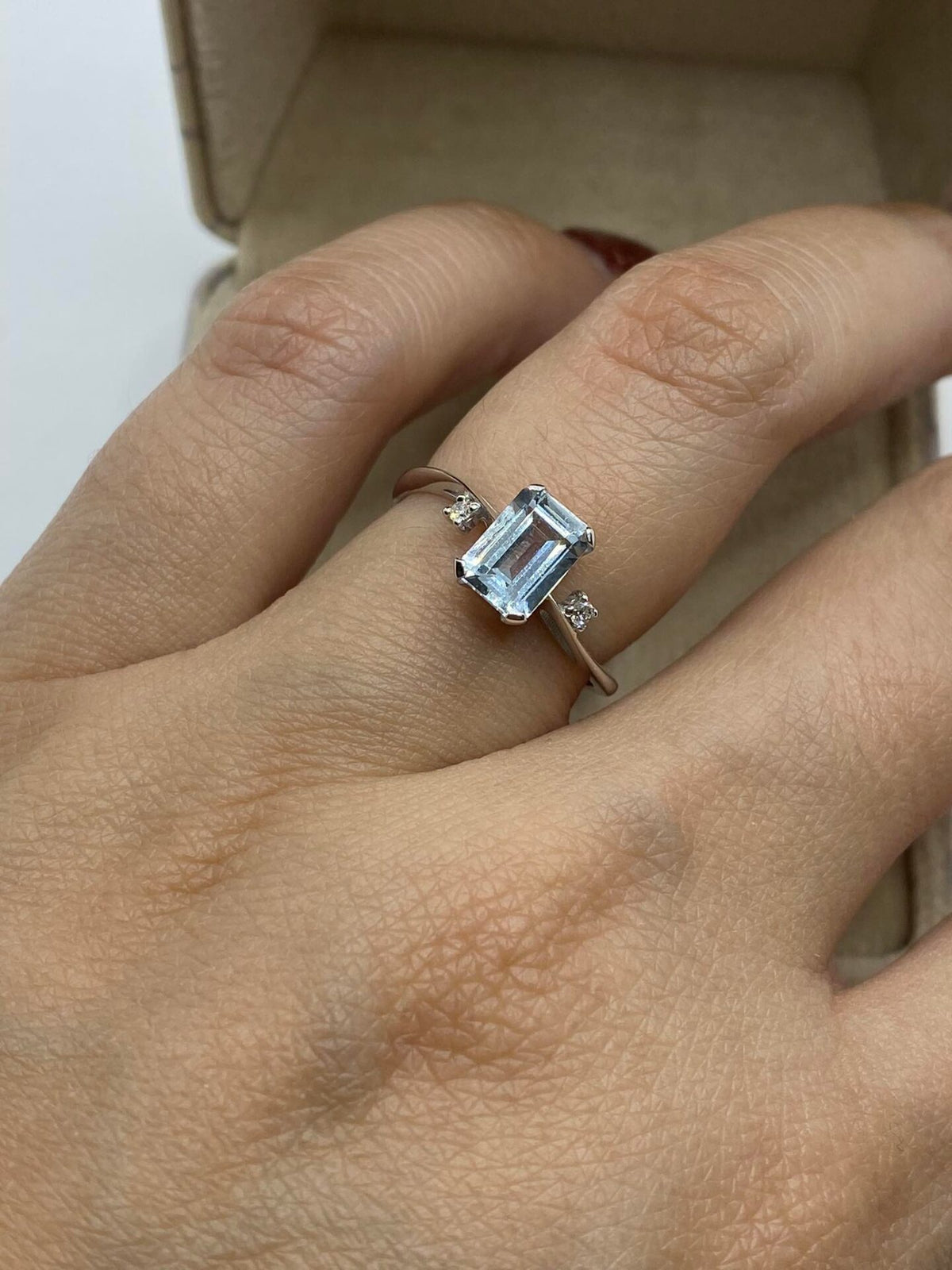 Anello DonnaOro con Acquamarina e Diamanti