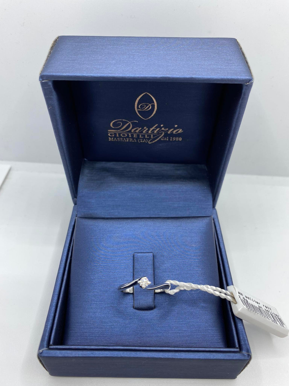 Anello Solitario in Oro 18KT 18KT e Diamante Ct. 0.10