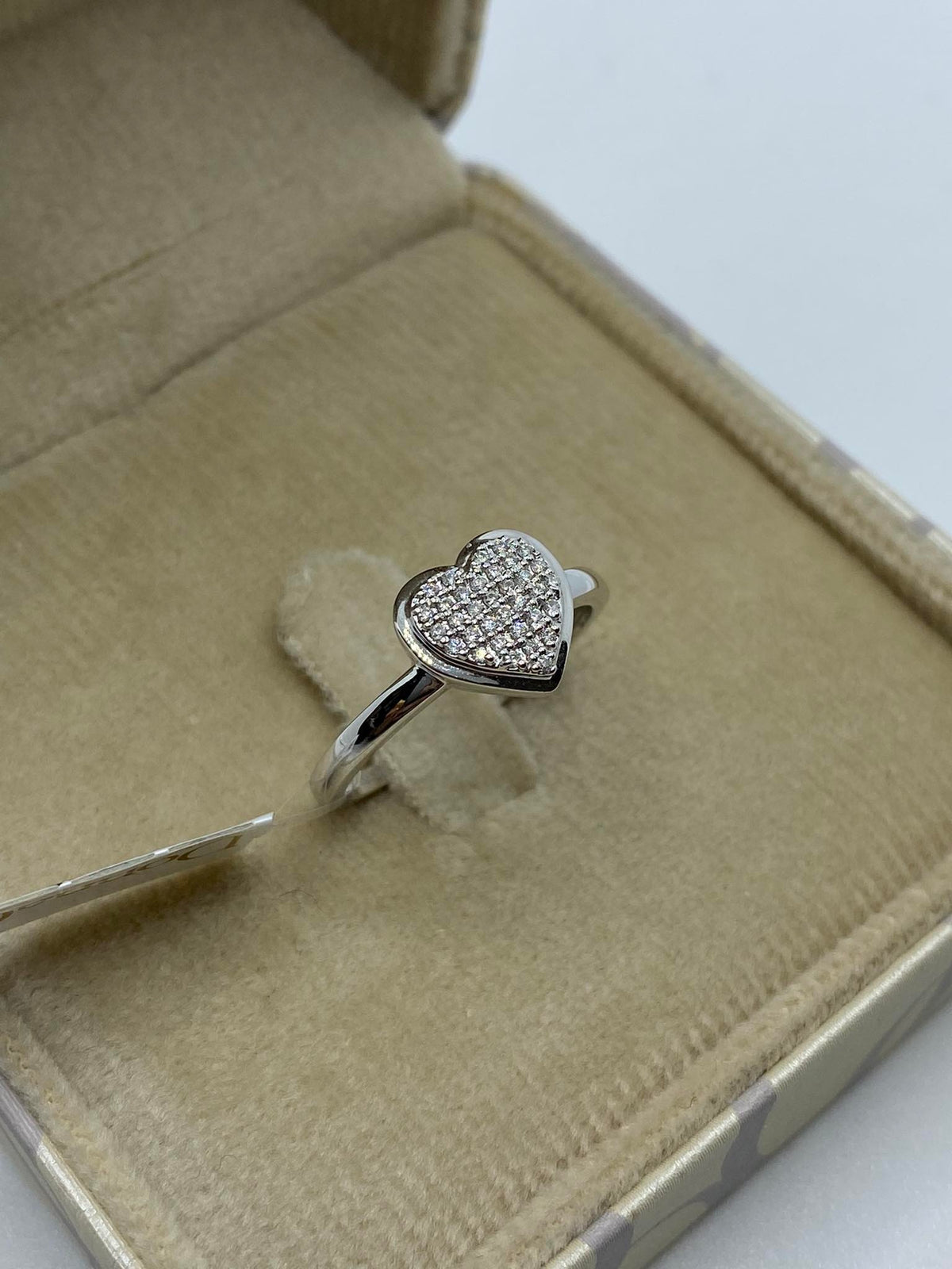 Anello a Cuore Donna Oro 18KT con Diamanti Ct. 0.10