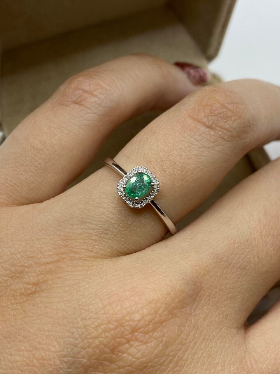 Anello Donna Oro 18KT con Diamanti e Smeraldo Ct. 0.35