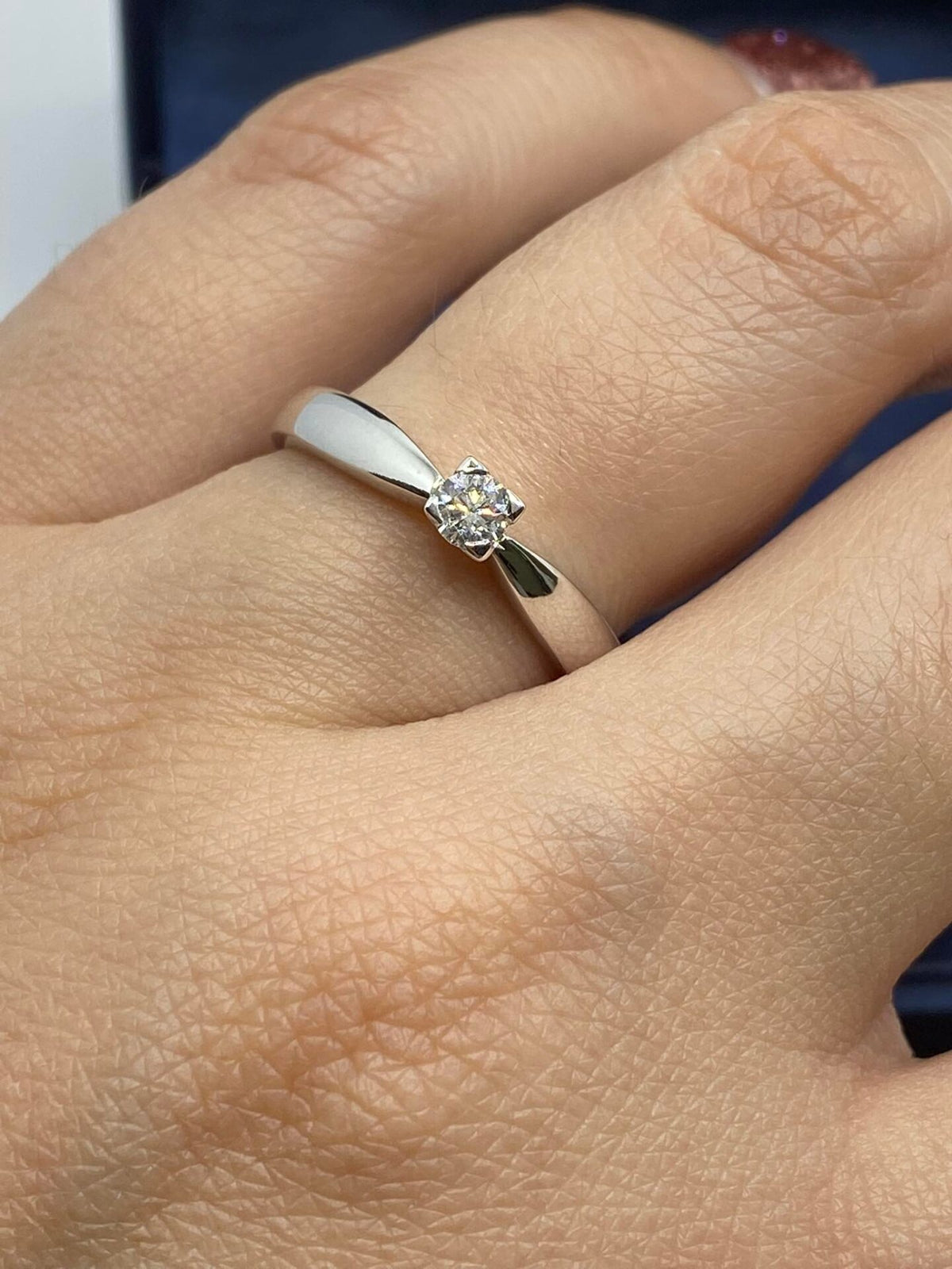 Anello Solitario in Oro 18KT 18KT e Diamante Ct. 0.14