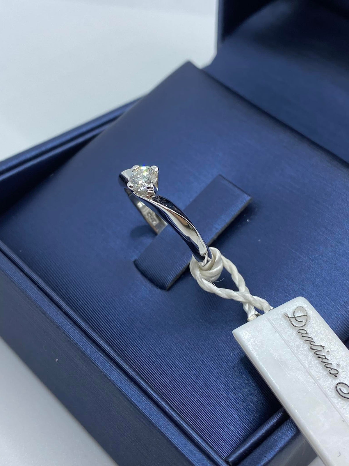 Anello Solitario in Oro 18KT 18KT e Diamante Ct. 0.25 G-VS
