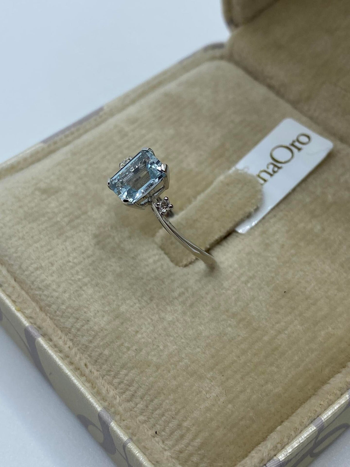 Anello DonnaOro con Acquamarina e Diamanti