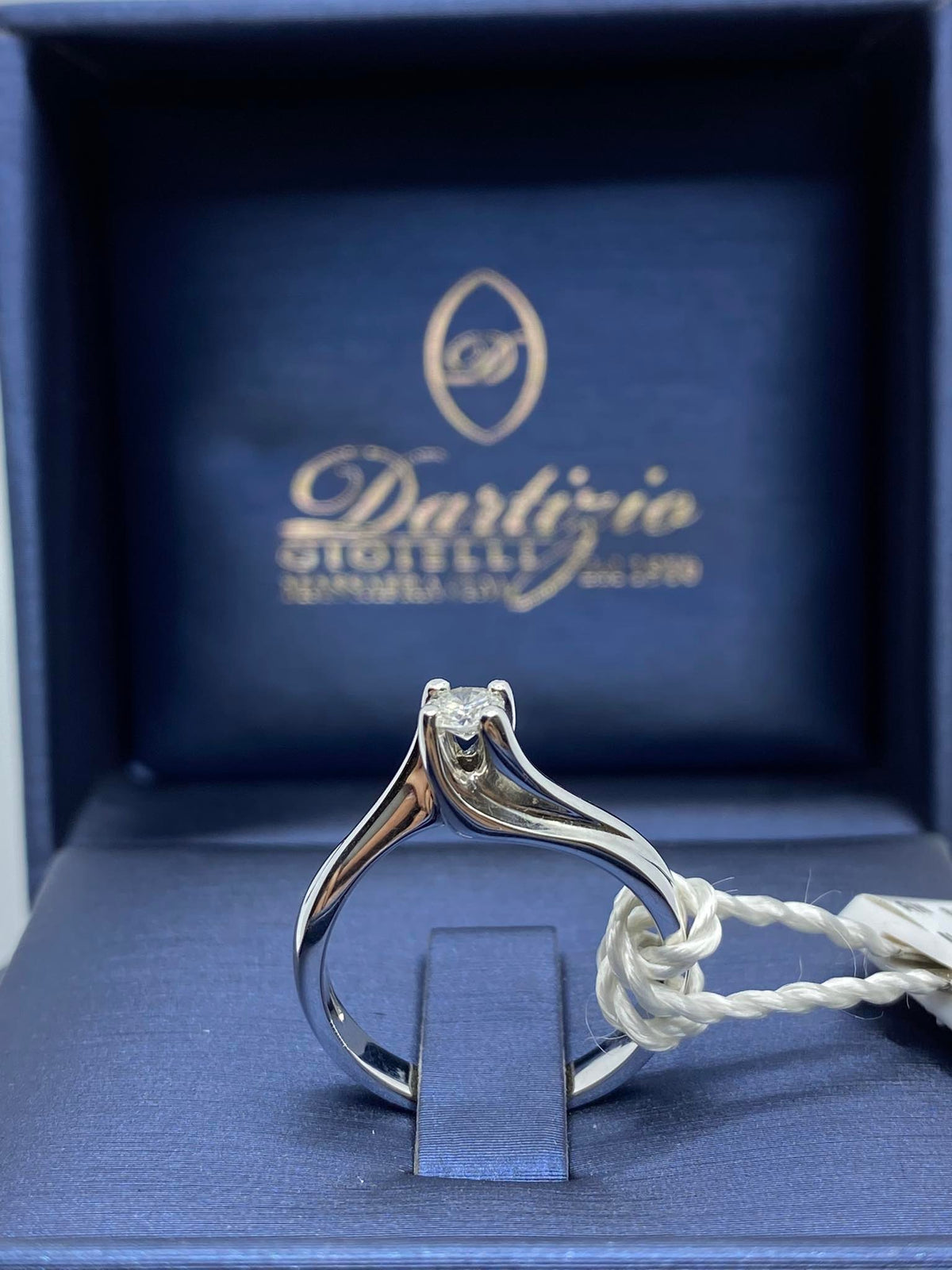 Anello Solitario in Oro 18KT 18KT e Diamante Ct. 0.22