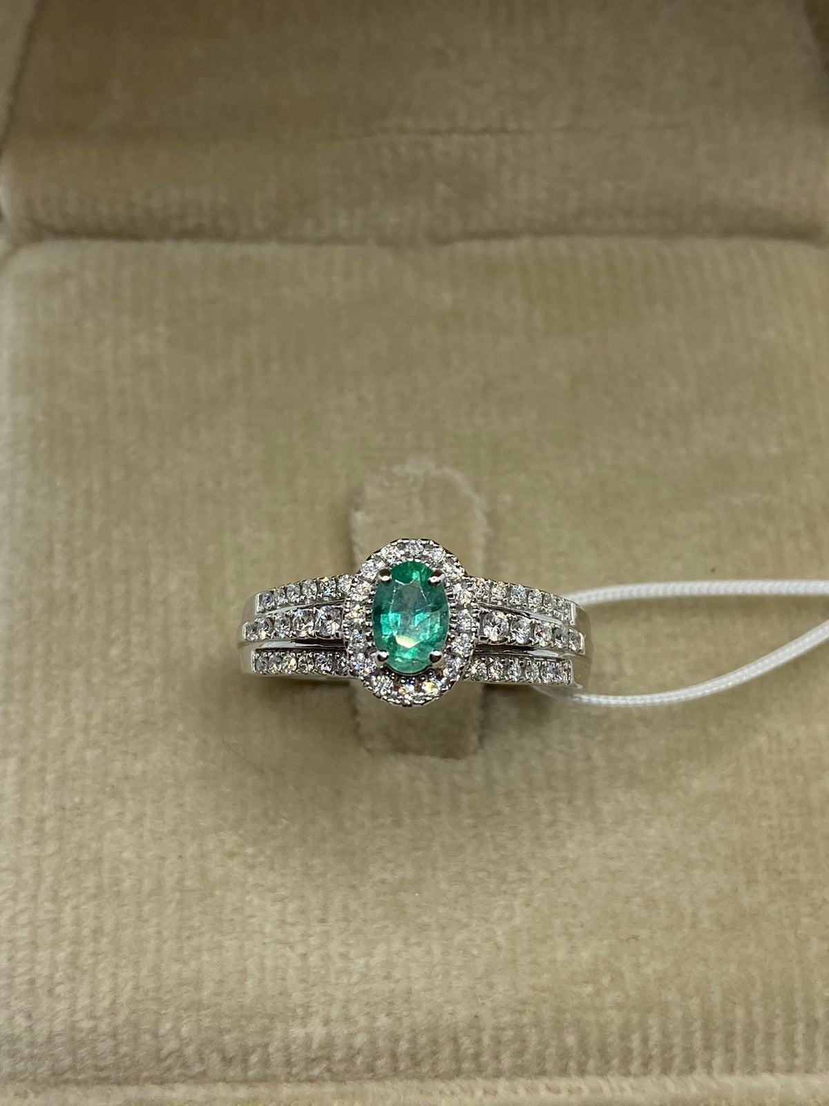 Anello Donna Oro 18KT Con Smeraldo e Diamanti Ct. 0.40