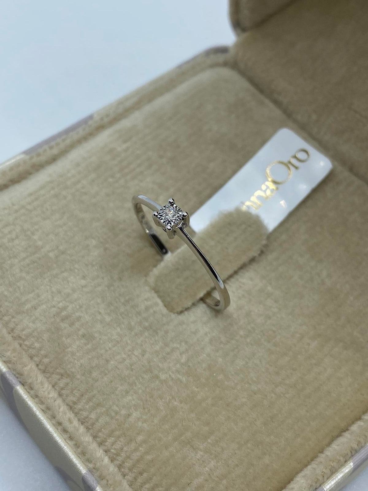 Anello Solitario Donna Oro 18KT con Diamante Ct. 0.01