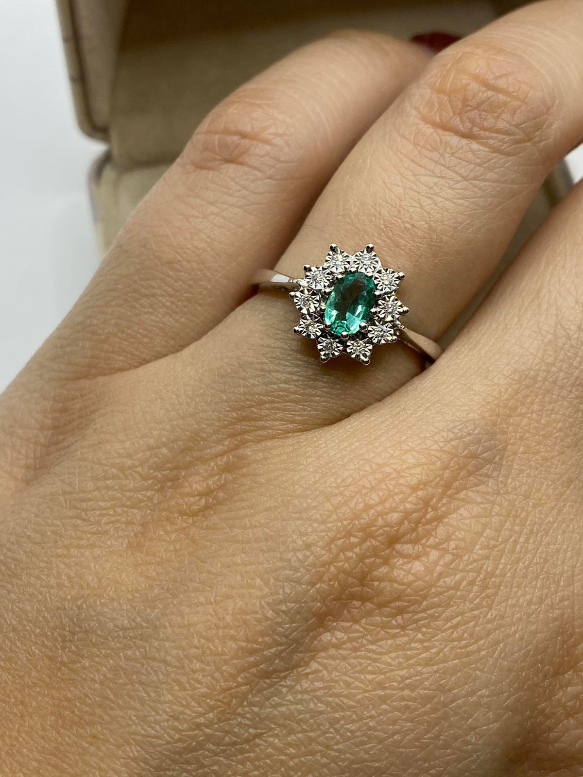 Anello Donna Oro 18KT con Diamanti e Smeraldo Ct.0.44