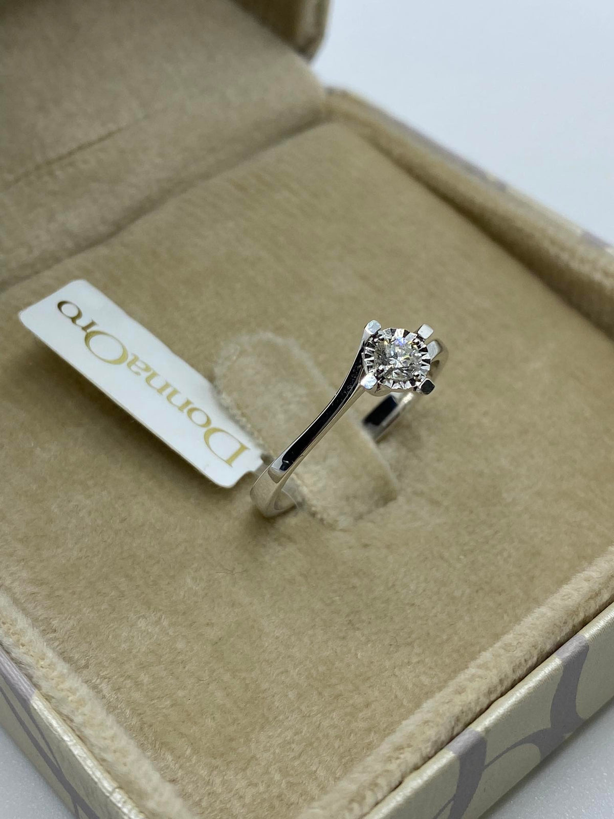 Anello Solltario Donna Oro 18KT con Diamante Ct. 015
