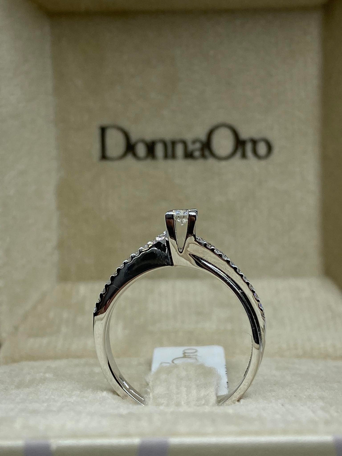 Anello Solitario Donna Oro 18KT con Diamante Ct. 0.20