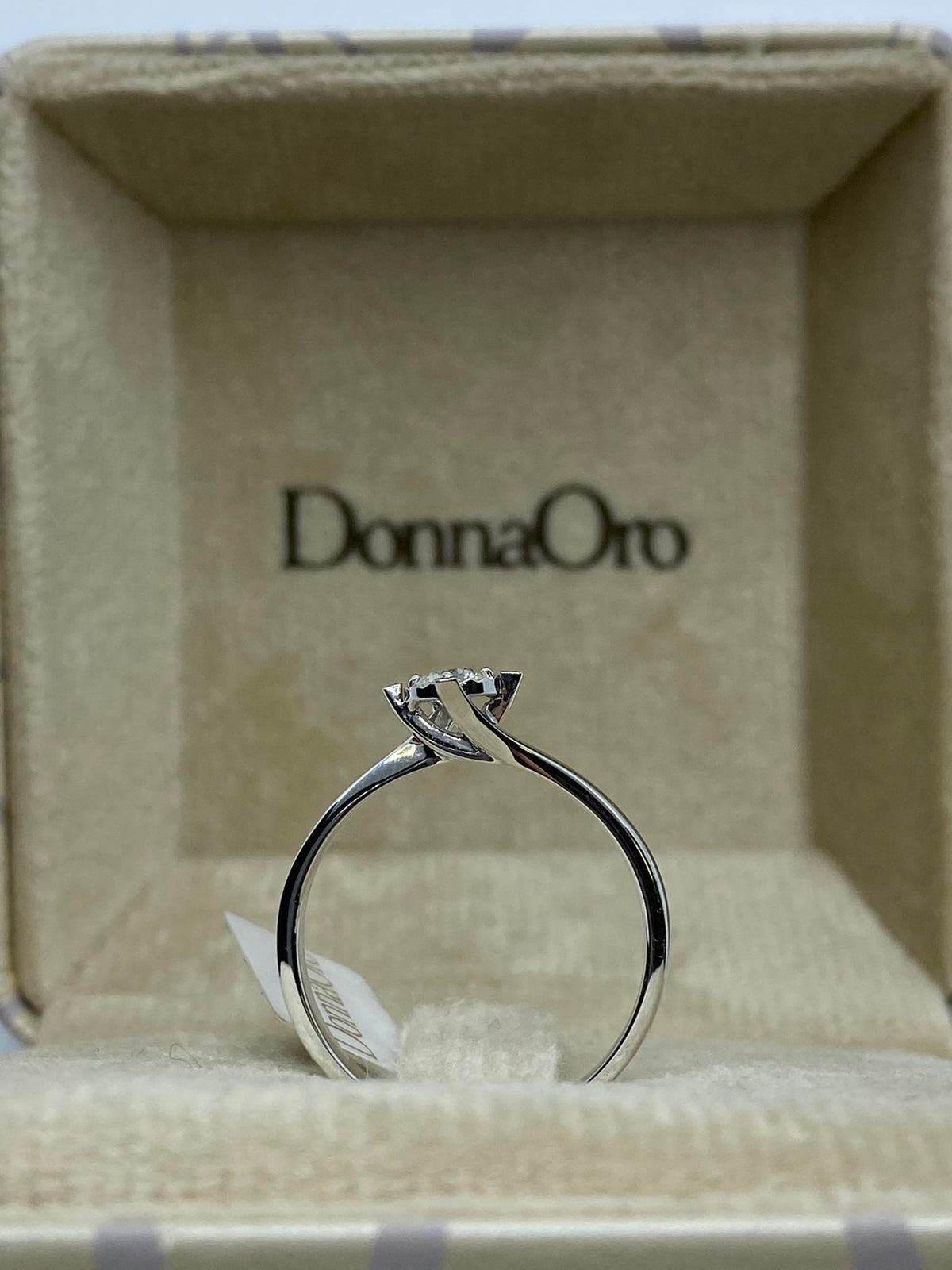 Anello Solltario Donna Oro 18KT con Diamante Ct. 015