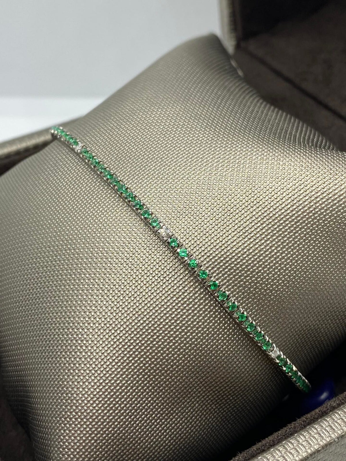 Tennis Crivelli in Oro 18KT con Smeraldi e Diamanti Ct. 0.77