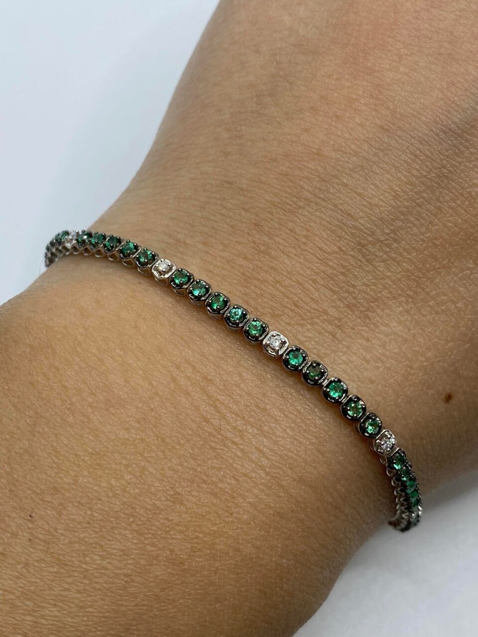 Bracciale Tennis Donna Oro 18KT con Diamanti e Smeraldi Ct. 1.21