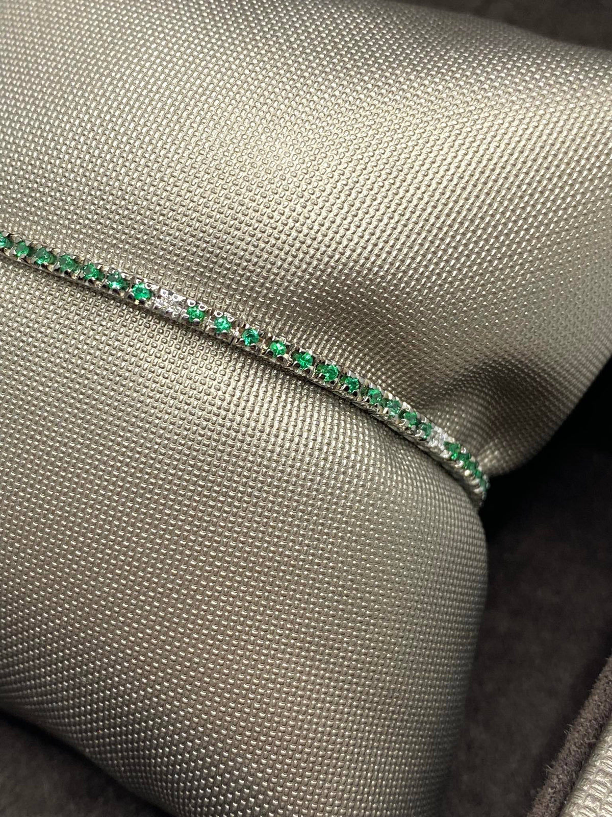 Bracciale Tennis Crivelli in Oro 18KT con Smeraldi e Diamanti Ct. 0.72