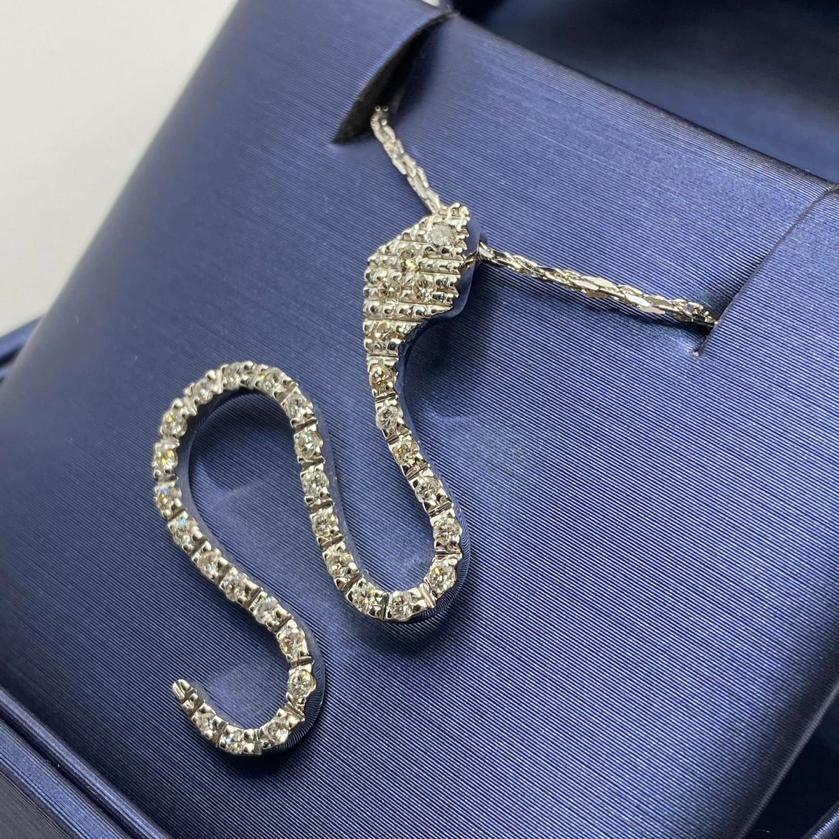 Collana con Serpente in Oro 18KT 18KT e Diamanti Ct. 0.80