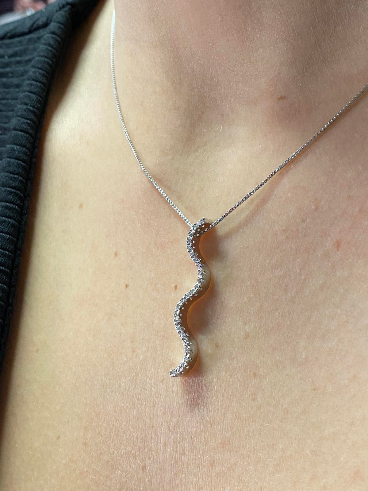 Collana a Onda in Oro 18KT 18KT e Diamanti Ct. 0.13