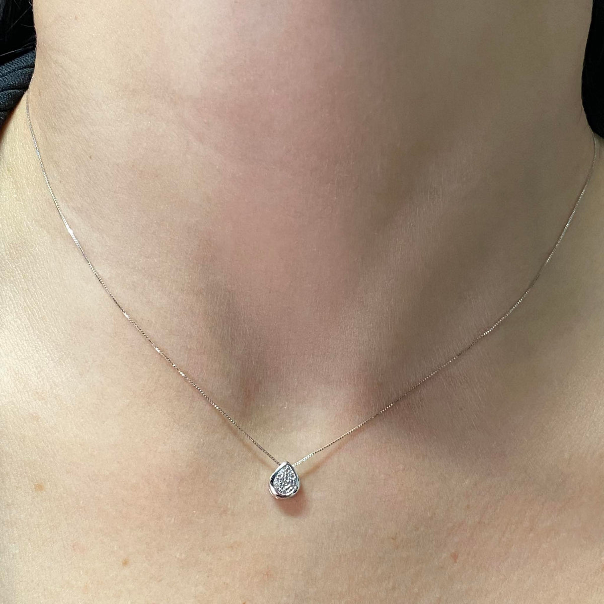 Collana a Goccia in Oro 18KT 18KT e Diamanti Ct. 0.05