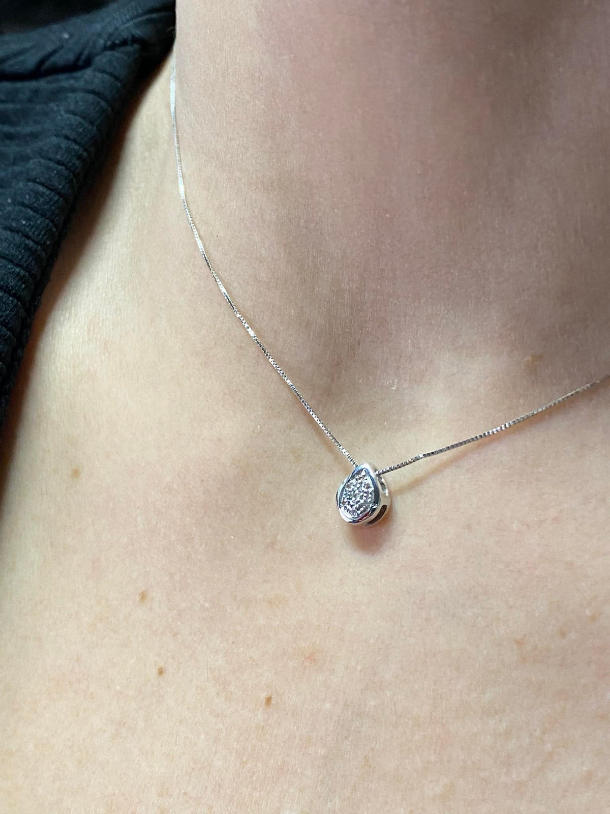 Collana a Goccia in Oro 18KT 18KT e Diamanti Ct. 0.05