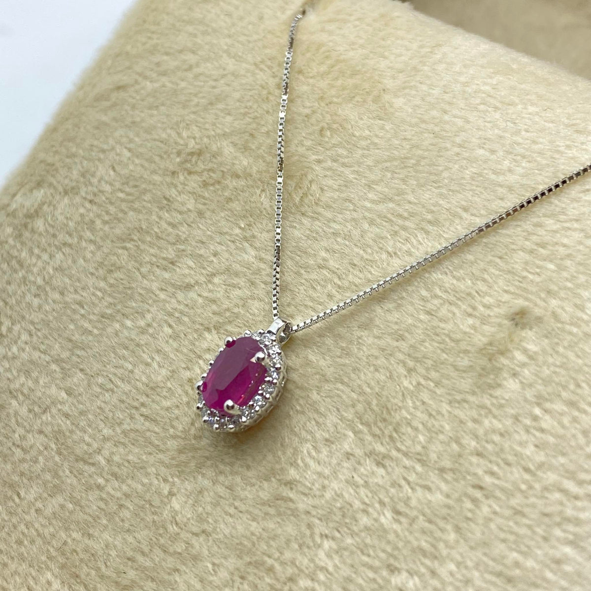 Collana Donna Oro 18KT con Rubino Ct 0.55 e Diamanti