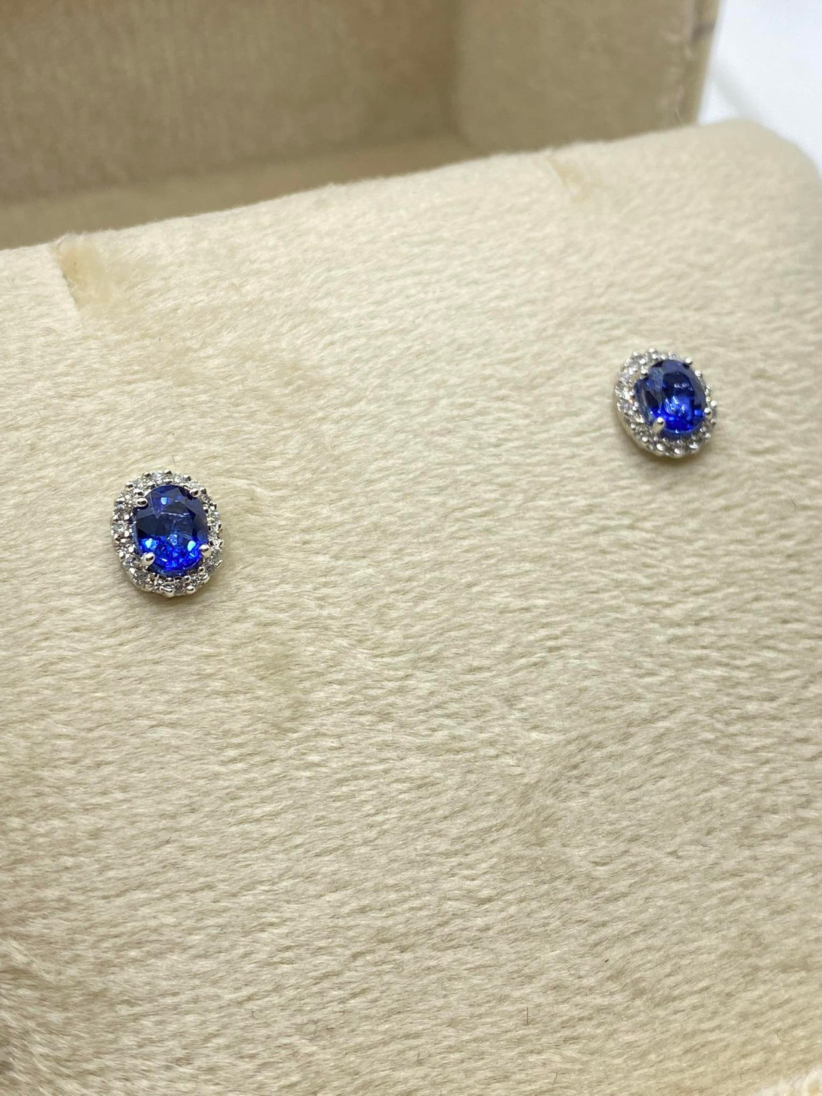 Orecchini Donna Oro 18KT con Zaffiri Ct. 0.80 e Diamanti