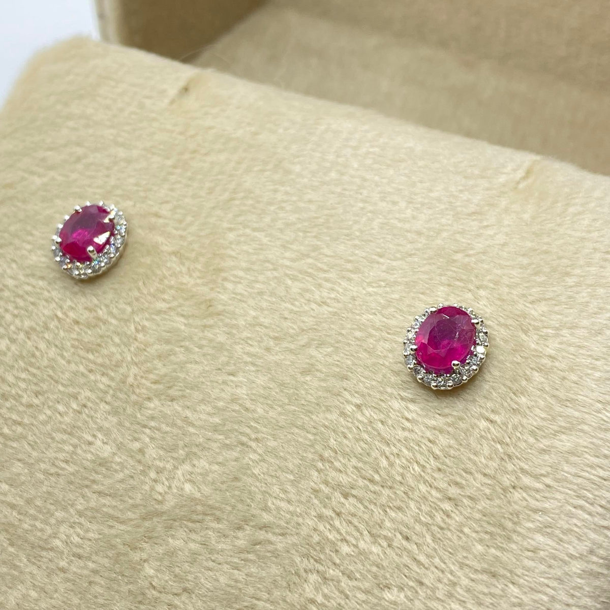 Orecchini Donna Oro 18KT con Rubini Ct.0.80 e Diamanti