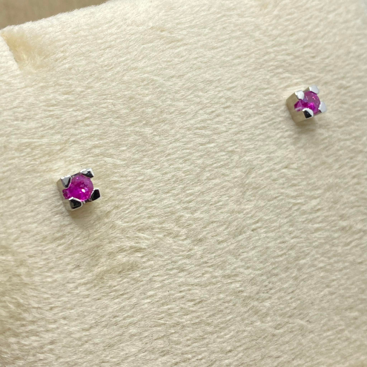 Orecchini Donna Oro 18KT con Rubini Ct 0.32