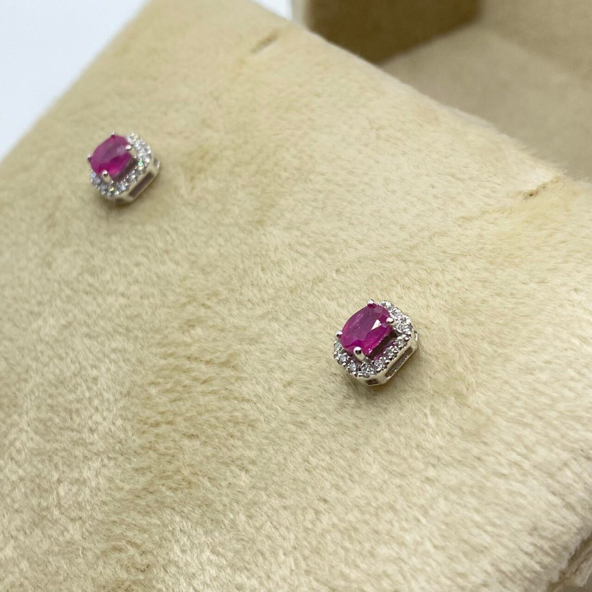 Orecchini Donna Oro 18KT con Rubino Ct. 0.40 e Diamanti